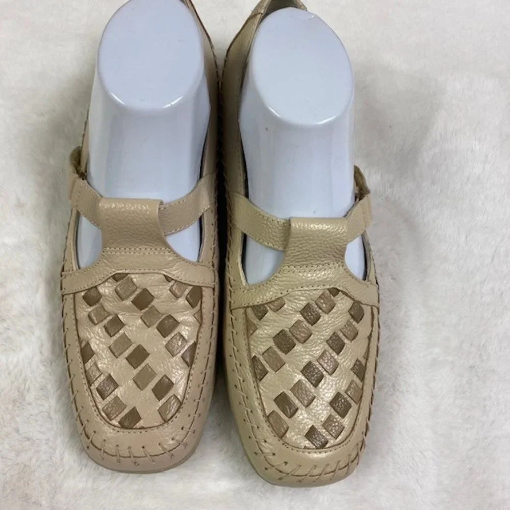 LIKE NEW Mushrooms Leather Woven Loafers Mary Janes Slip on, size 9‎